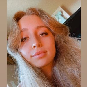 Meet your Posher, Chloe